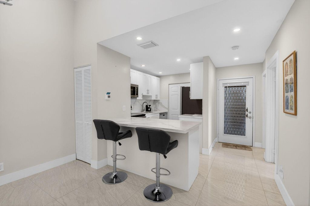 15453 Lakes Of Delray Boulevard 204, Delray Beach, FL 33484