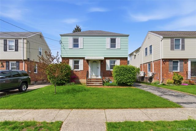 325 White Road, Mineola, NY 11501