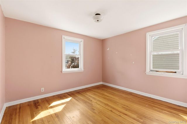 325 White Road, Mineola, NY 11501