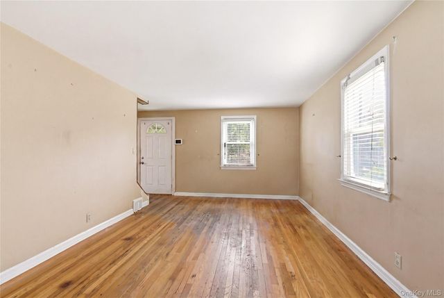 325 White Road, Mineola, NY 11501