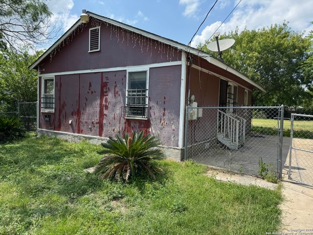715 Lombrano, San Antonio, TX 78207