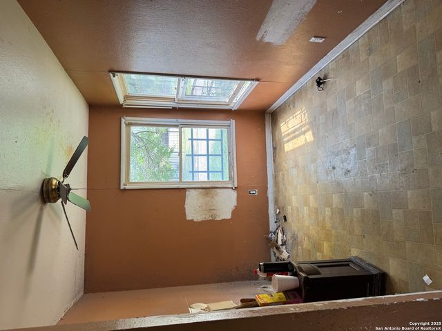 715 Lombrano, San Antonio, TX 78207