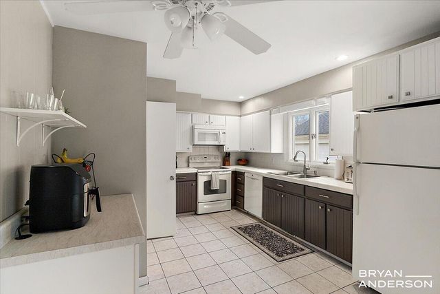 1829 Lonsdale Drive NE, Grand Rapids, MI 49503