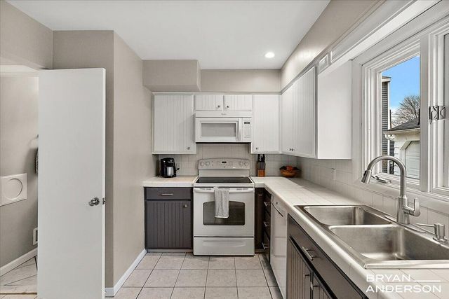 1829 Lonsdale Drive NE, Grand Rapids, MI 49503