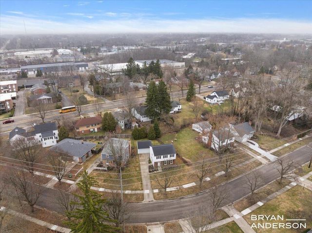 1829 Lonsdale Drive NE, Grand Rapids, MI 49503