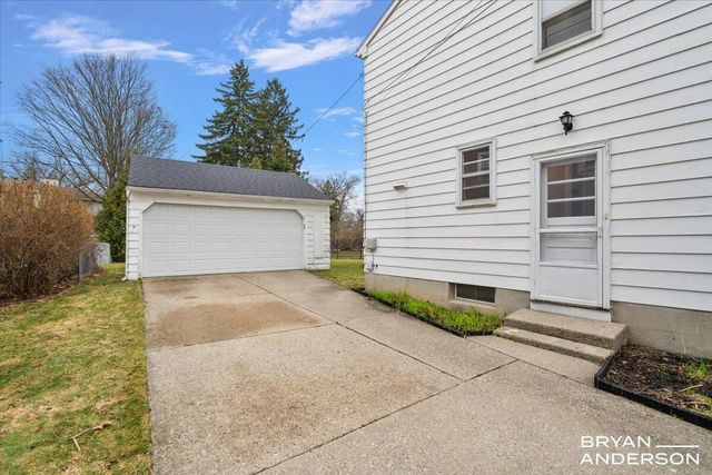 1829 Lonsdale Drive NE, Grand Rapids, MI 49503