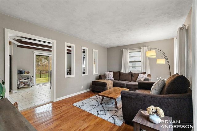 1829 Lonsdale Drive NE, Grand Rapids, MI 49503