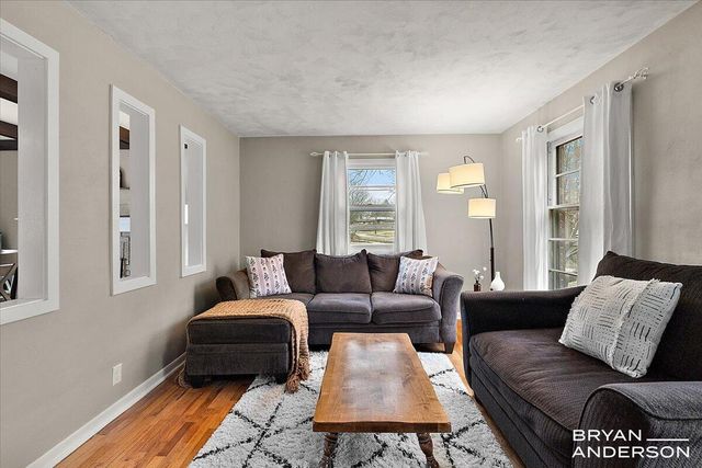 1829 Lonsdale Drive NE, Grand Rapids, MI 49503