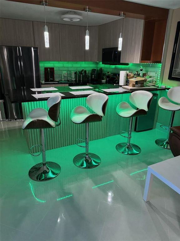 2801 NE 183rd St 310W, Aventura, FL 33160