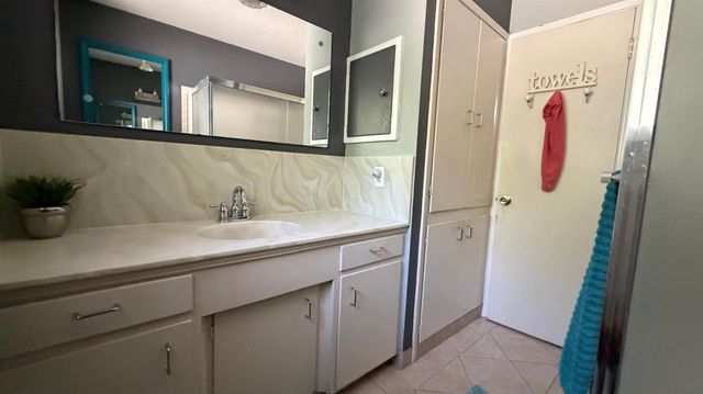 1550 California Ave, Turlock, CA 95380