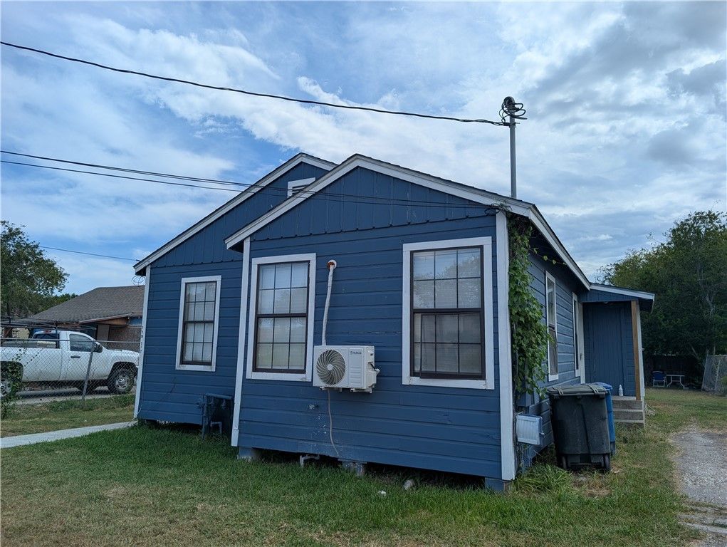 117 Edwards St, Corpus Christi, TX 78404