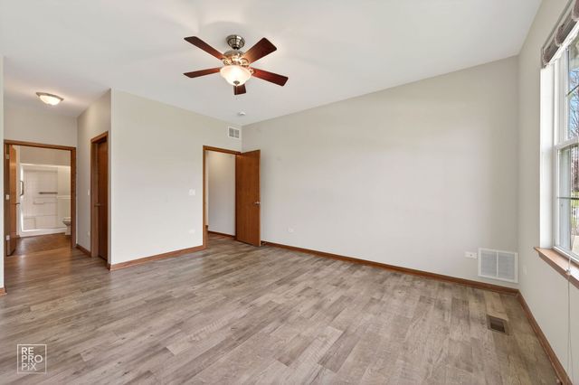 16501 Buckner Pond Way 16501, Crest Hill, IL 60403