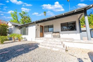 23345 Oxnard Street, Woodland Hills (los Angeles), CA 91367