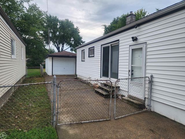 23509 Elmira Street, Saint Clair Shores, MI 48082