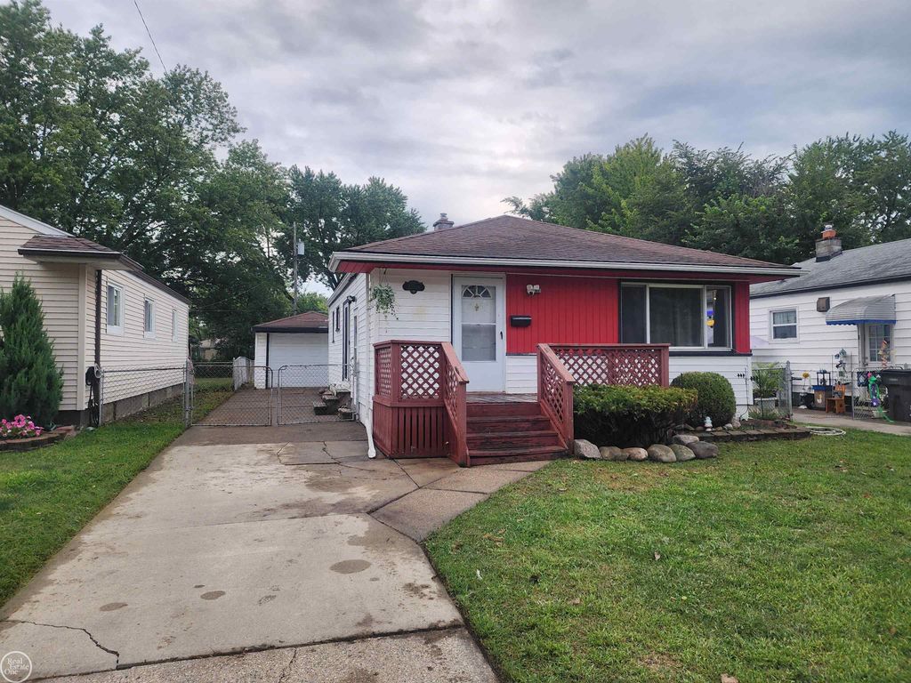 23509 Elmira Street, Saint Clair Shores, MI 48082
