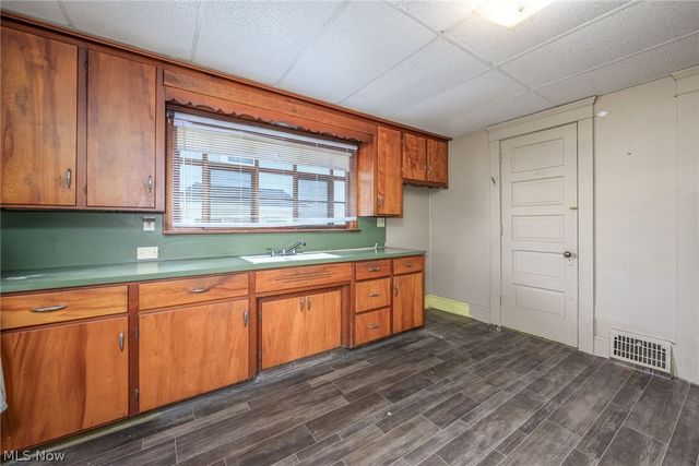 62 N Balch Street, Akron, OH 44303