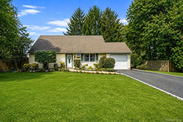 4 Highview Lane, Ridge, NY 11961
