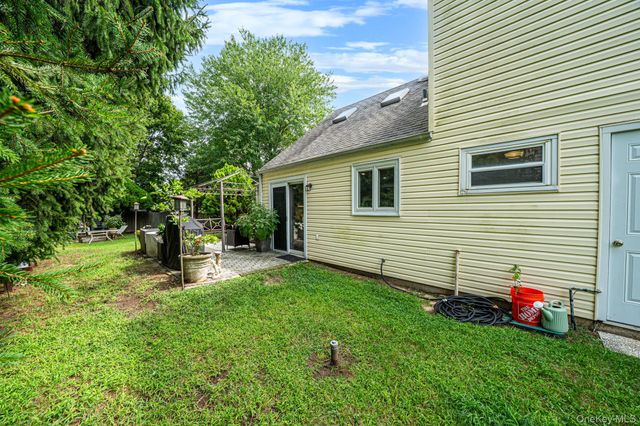 4 Highview Lane, Ridge, NY 11961