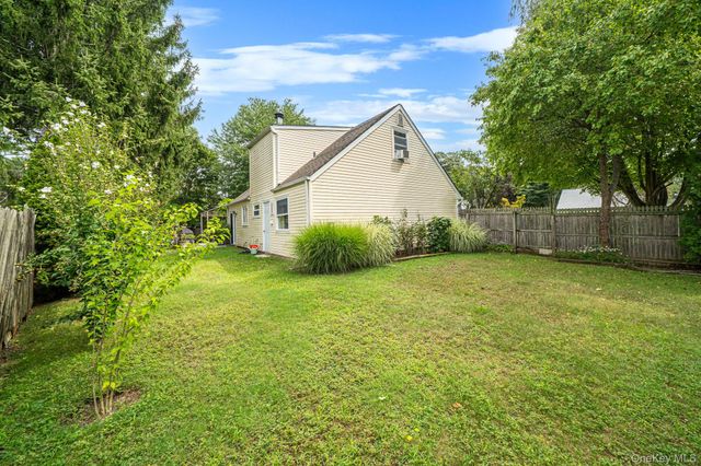 4 Highview Lane, Ridge, NY 11961