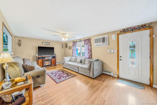 4 Highview Lane, Ridge, NY 11961