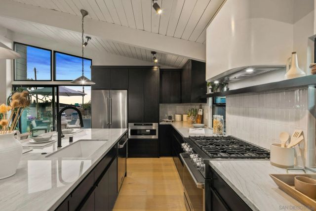 2526 Aster St, San Diego, CA 92109