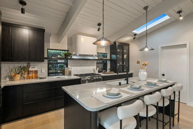 2526 Aster St, San Diego, CA 92109