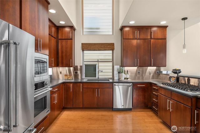 3042 SW Manning Street, Seattle, WA 98126