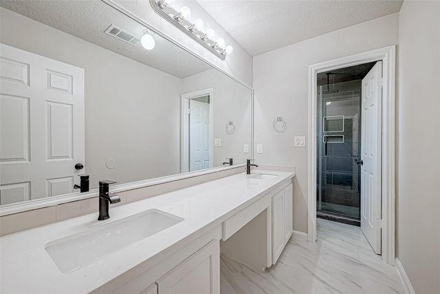 3102 Glenn Lakes Lane, Missouri City, TX 77459