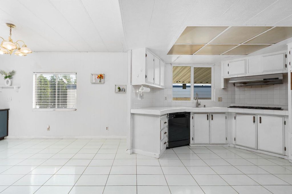 Image 11 of property listing at 336 E Alluvial Avenue # 126, Fresno, CA 93720