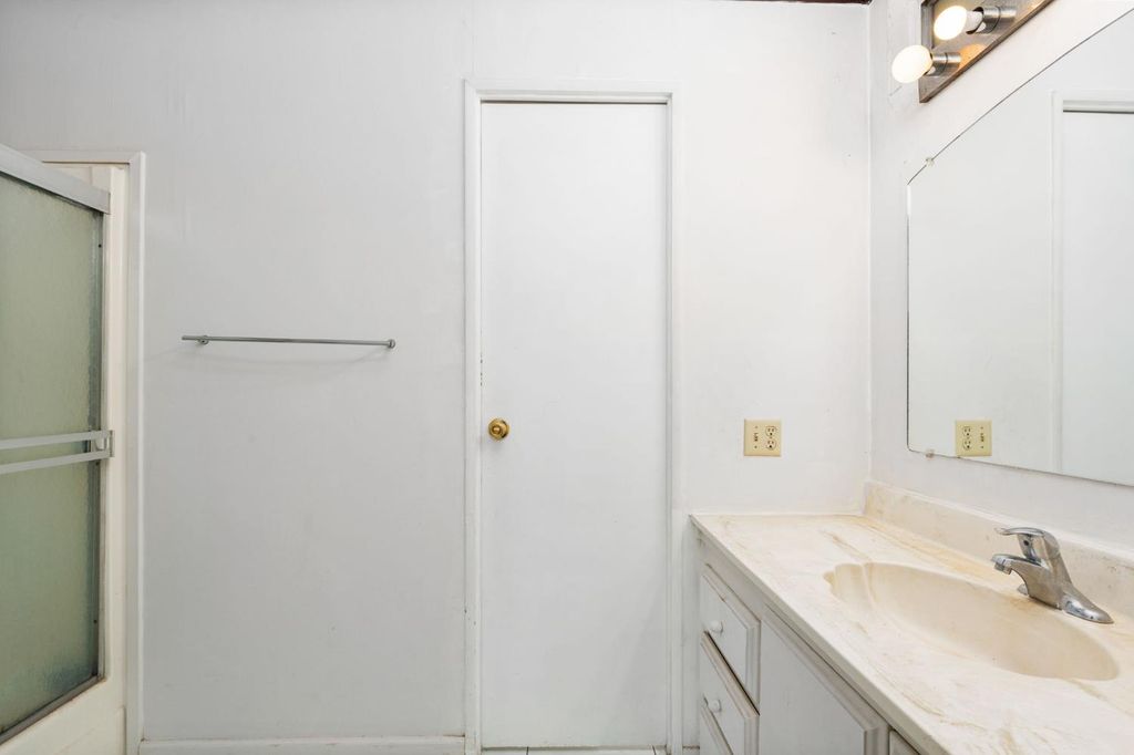 Image 22 of property listing at 336 E Alluvial Avenue # 126, Fresno, CA 93720