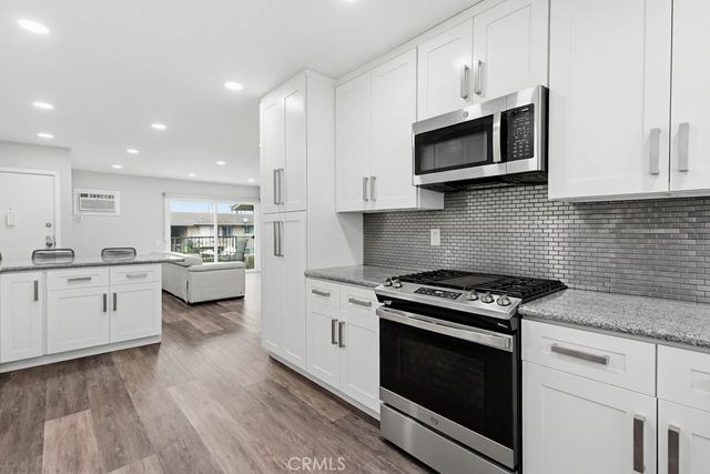 1860 W Glenoaks L, Anaheim, CA 92801