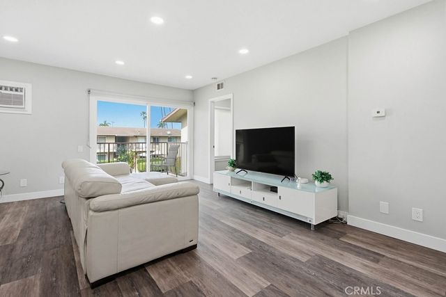 1860 W Glenoaks L, Anaheim, CA 92801