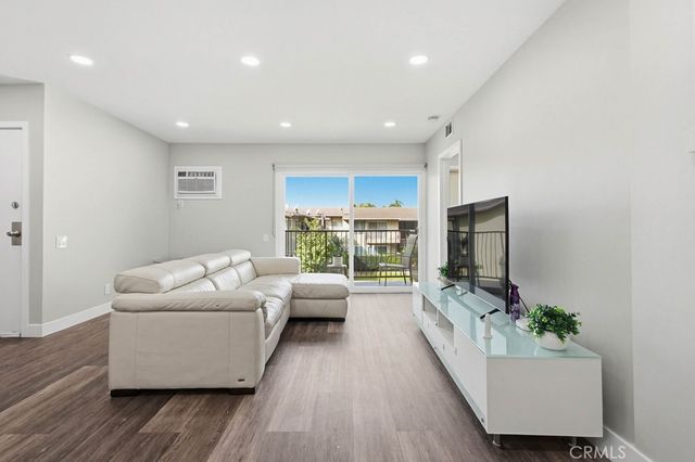 1860 W Glenoaks L, Anaheim, CA 92801