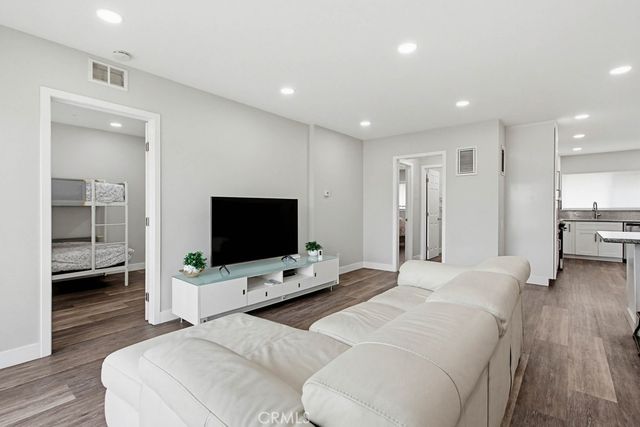 1860 W Glenoaks L, Anaheim, CA 92801