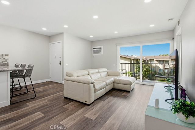 1860 W Glenoaks L, Anaheim, CA 92801