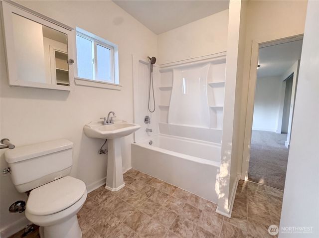 7507 Lower Ridge Road, Everett, WA 98203