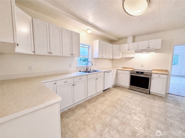 7507 Lower Ridge Road, Everett, WA 98203