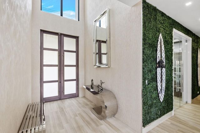 2437 Delmar Place, Fort Lauderdale, FL 33301