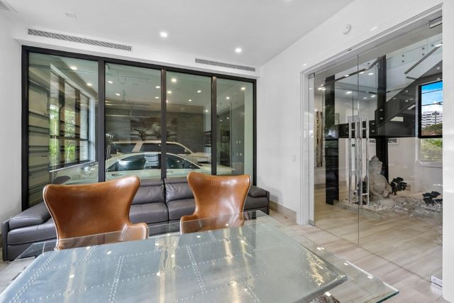 2437 Delmar Place, Fort Lauderdale, FL 33301