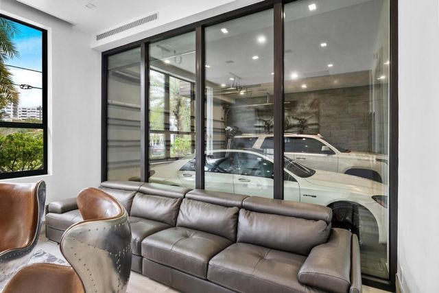 2437 Delmar Place, Fort Lauderdale, FL 33301