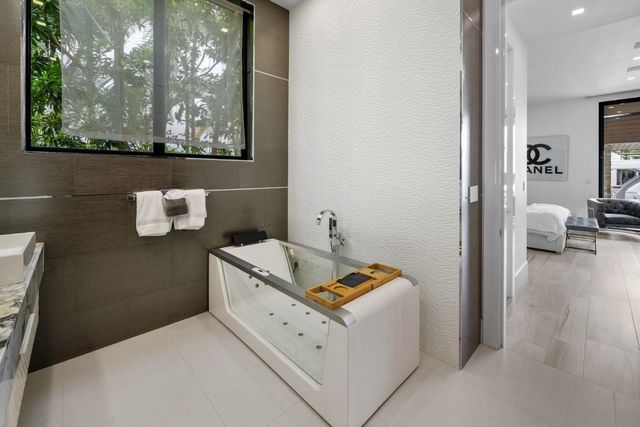 2437 Delmar Place, Fort Lauderdale, FL 33301