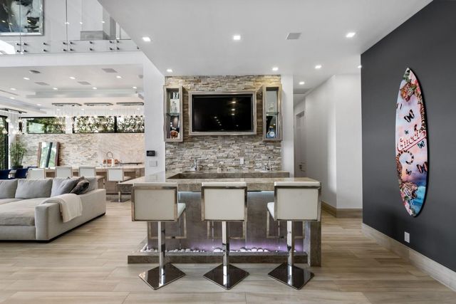 2437 Delmar Place, Fort Lauderdale, FL 33301