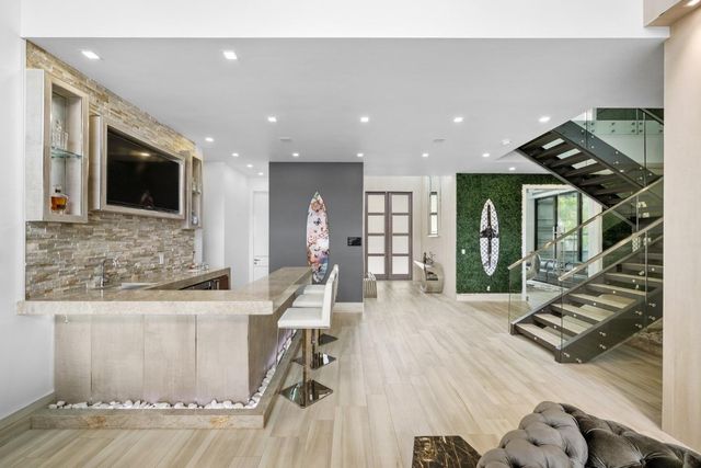 2437 Delmar Place, Fort Lauderdale, FL 33301