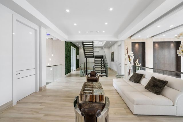 2437 Delmar Place, Fort Lauderdale, FL 33301