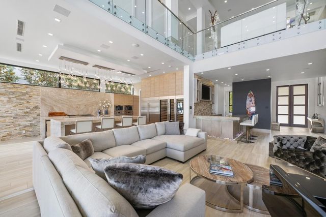 2437 Delmar Place, Fort Lauderdale, FL 33301