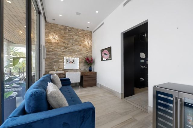 2437 Delmar Place, Fort Lauderdale, FL 33301