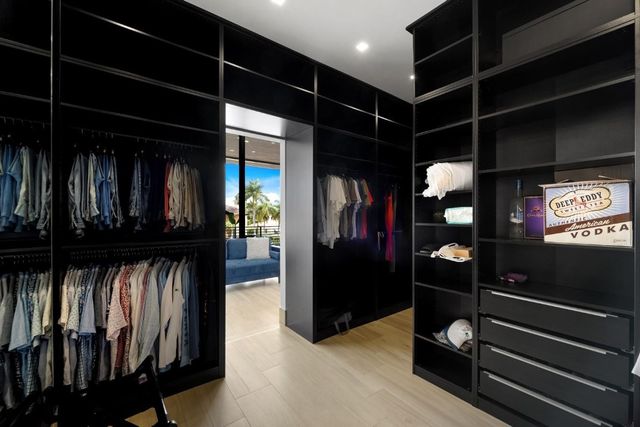 2437 Delmar Place, Fort Lauderdale, FL 33301