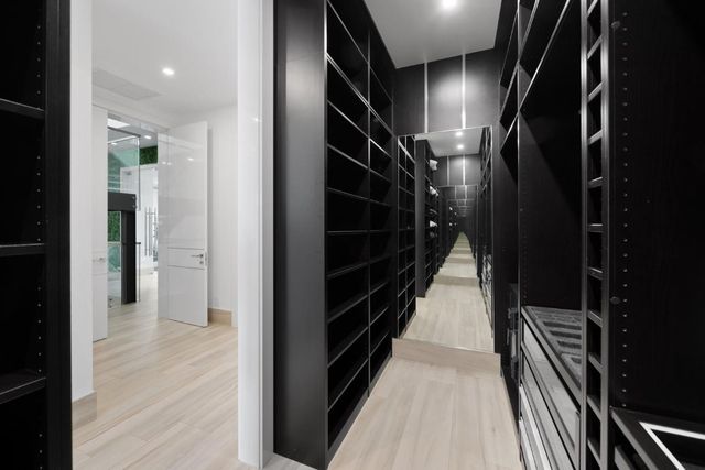 2437 Delmar Place, Fort Lauderdale, FL 33301