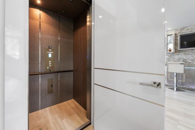 2437 Delmar Place, Fort Lauderdale, FL 33301