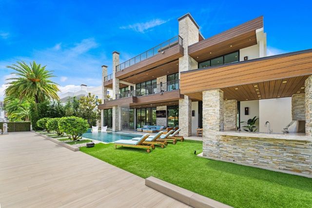 2437 Delmar Place, Fort Lauderdale, FL 33301